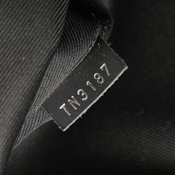 LOUIS VUITTON Black Monogram Leather Pouch - Picture 8 of 10